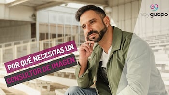 Rubén Lara sentado en las escaleras, con la barbilla en la mano. Texto: "Por qué necesitas un Consultor de Imagen" y "Soy Guapo.